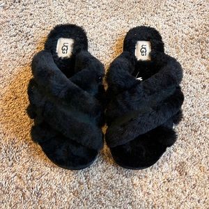 UGG Women’s Scuffita slipper like new!